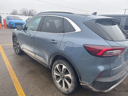 Used 2023 Ford Escape Platinum image 8