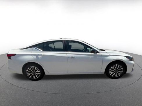 Used 2025 Nissan Altima 2.5 SV FWD image 16