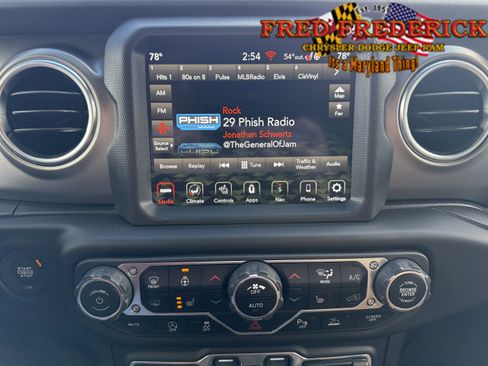 Used 2021 Jeep Gladiator Rubicon image 12