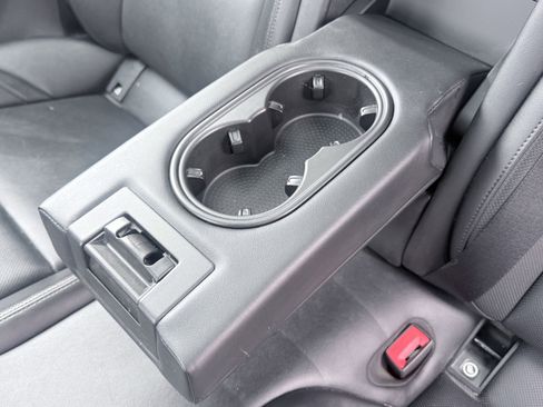 Used 2023 Porsche Taycan image 18