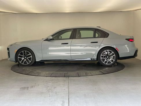 Used 2023 BMW 740i w/ Parking Assistance Package RWD image 2