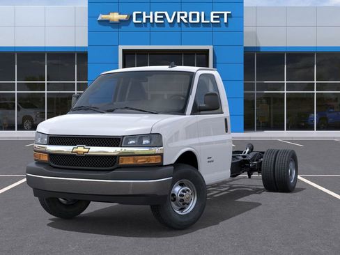 New 2026 Chevrolet Express 4500 w/ Power Convenience Package RWD image 6