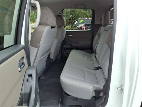 Used 2022 Nissan Frontier SV image 5