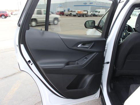 Used 2025 Chevrolet Equinox LT image 16