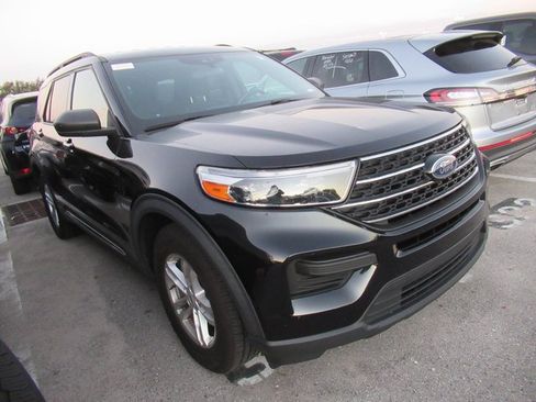Used 2020 Ford Explorer XLT image 1