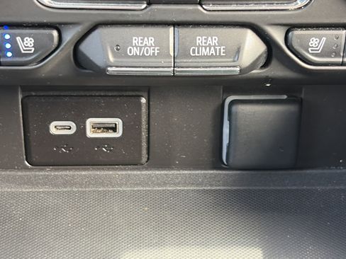 Used 2024 Chevrolet Suburban Premier RWD image 17