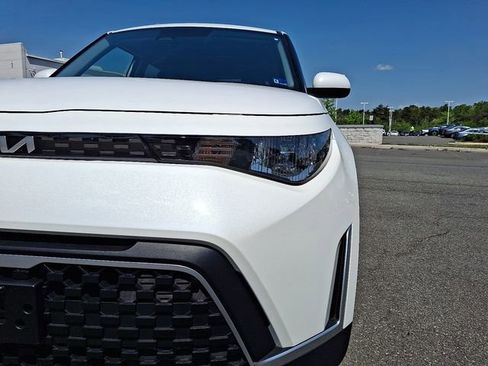 Used 2025 Kia Soul LX FWD image 9
