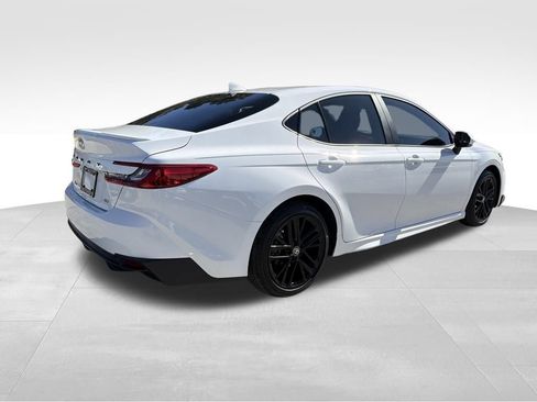 Used 2025 Toyota Camry SE w/ Convenience Package image 7