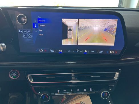 Used 2025 Chevrolet Traverse Z71 w/ Enhanced Driving Package image 8