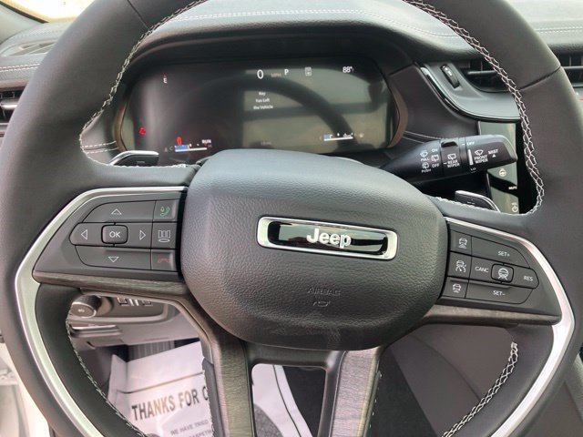 New 2026 Jeep Grand Cherokee Limited w/ Luxury Tech Group II AWD/4WD image 16