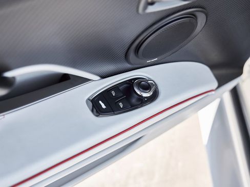 Used 2023 Aston Martin DBS Volante image 38