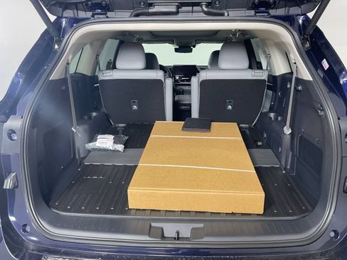 New 2026 Toyota Highlander Platinum AWD/4WD image 11