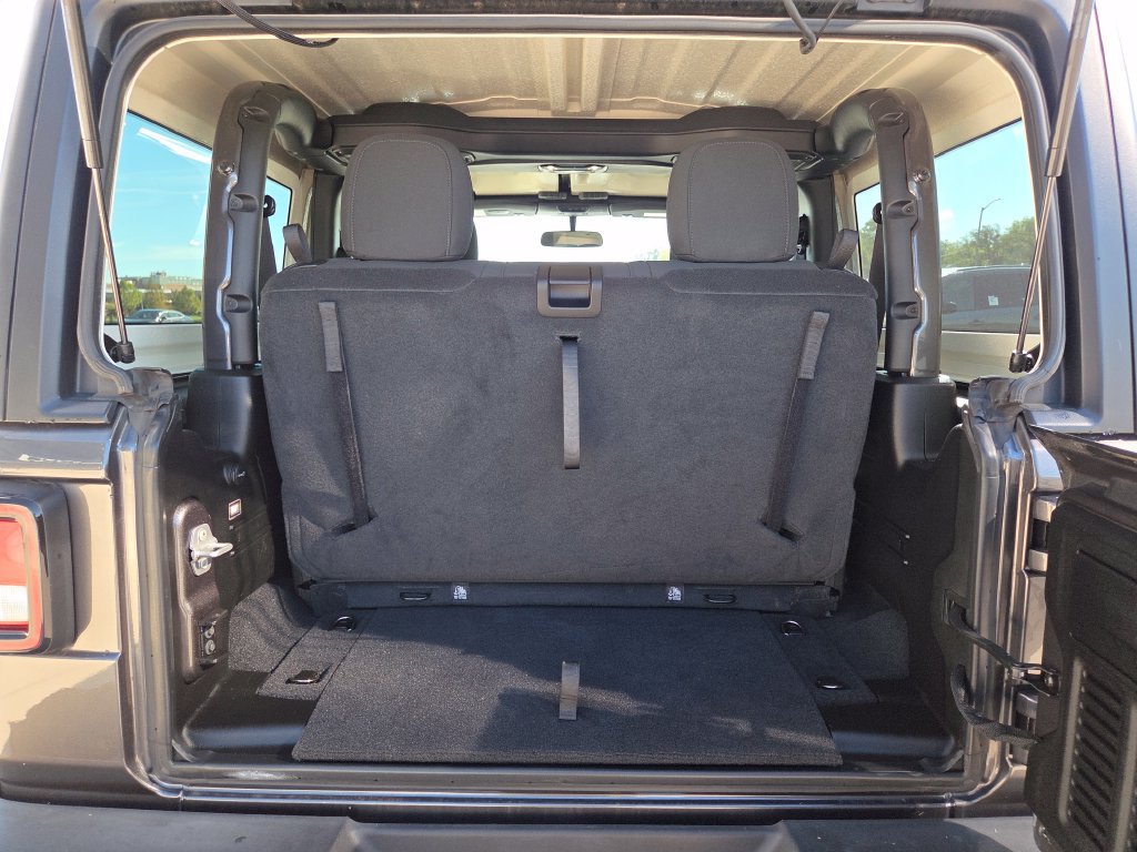 Used 2022 Jeep Wrangler Sport AWD/4WD image 27