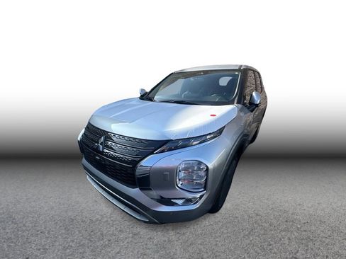 Used 2025 Mitsubishi Outlander 4WD Plug-In Hybrid image 1