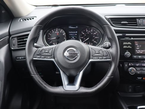 Used 2017 Nissan Rogue SV AWD/4WD image 13