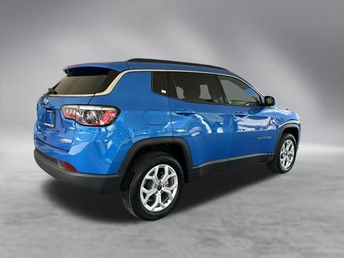 Used 2025 Jeep Compass Latitude AWD/4WD image 3