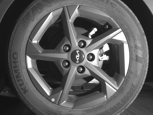 Used 2025 Kia K4 LXS image 14