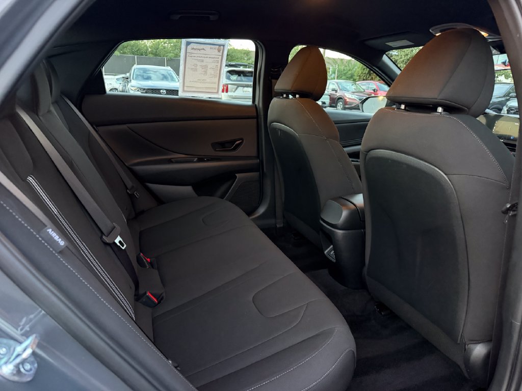 Used 2025 Hyundai Elantra SEL FWD image 21