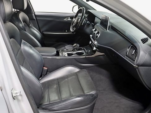 Used 2018 Kia Stinger GT2 image 31