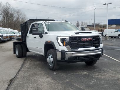 New 2025 GMC Sierra 3500 Pro w/ Convenience Package
