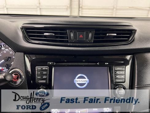 Used 2017 Nissan Rogue SV w/ SV Premium Package image 42