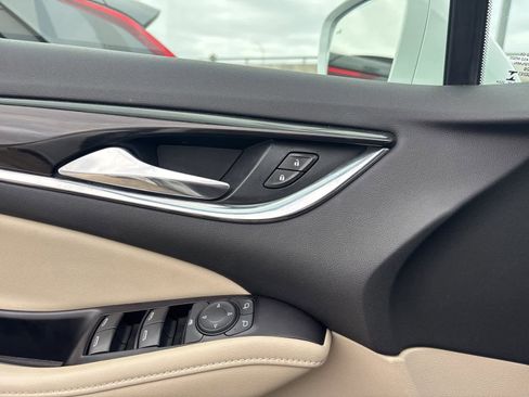 Used 2018 Buick Enclave Essence image 10