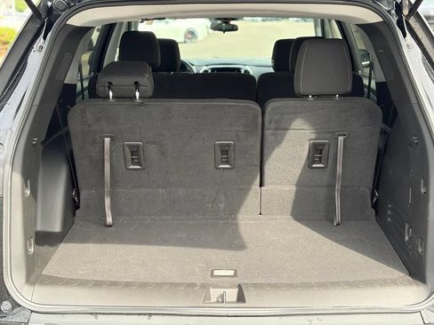 Used 2021 Chevrolet Traverse LS w/ LPO, Blackout Package FWD image 9