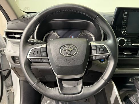 Used 2022 Toyota Highlander XLE image 8
