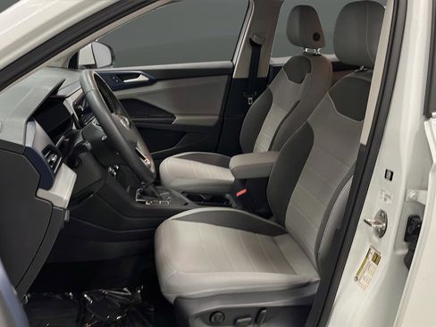 Used 2024 Volkswagen Taos SE image 9