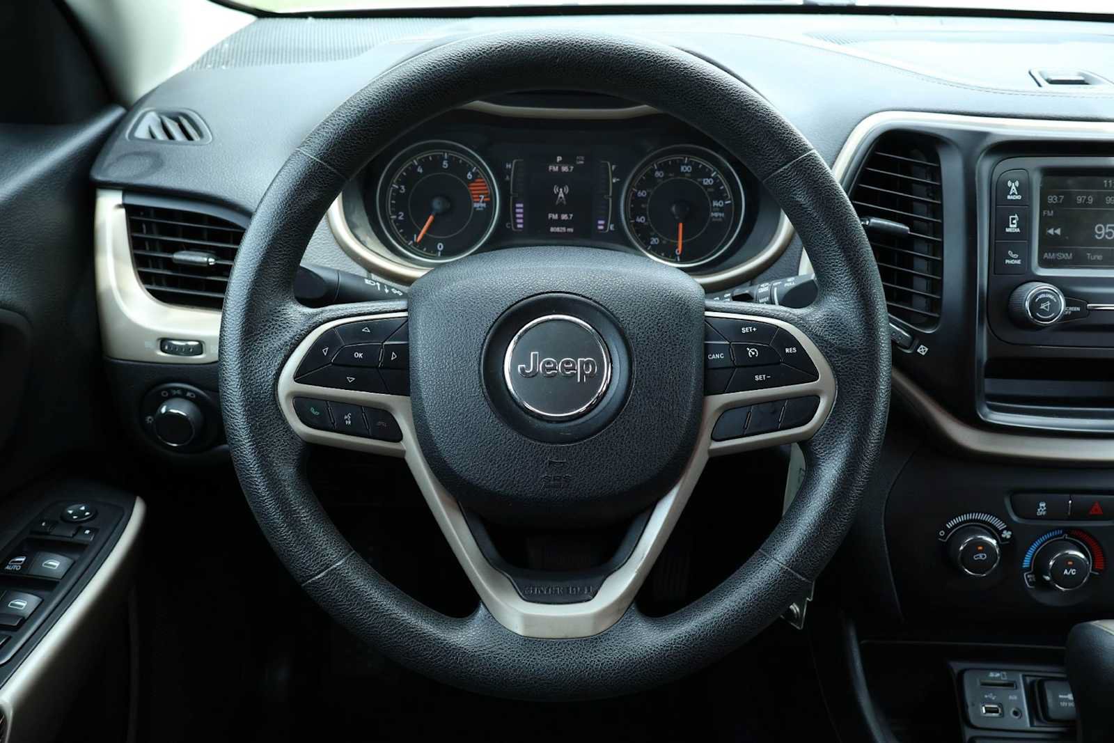 Used 2017 Jeep Cherokee Sport FWD image 15