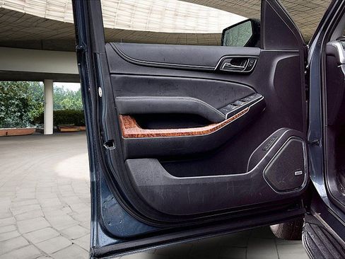 Used 2019 Chevrolet Suburban Premier w/ RST 6.2L Performance Edition RWD image 30