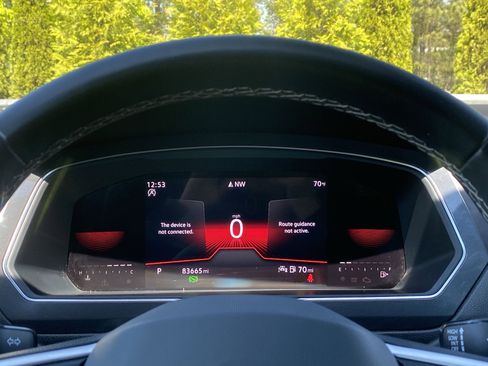 Used 2023 Volkswagen Tiguan SE R-Line image 37