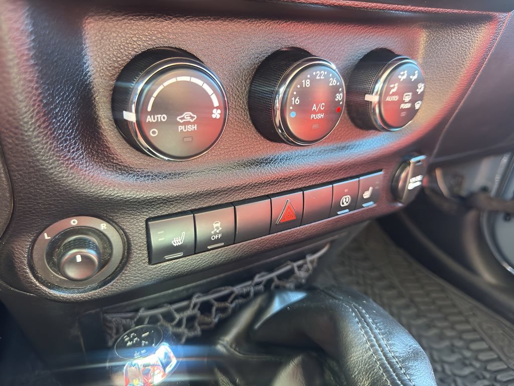 Used 2013 Jeep Wrangler Rubicon AWD/4WD image 27
