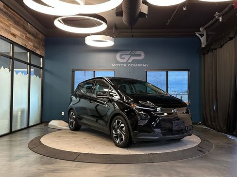 Used 2023 Chevrolet Bolt LT w/ Infotainment Package FWD image 1