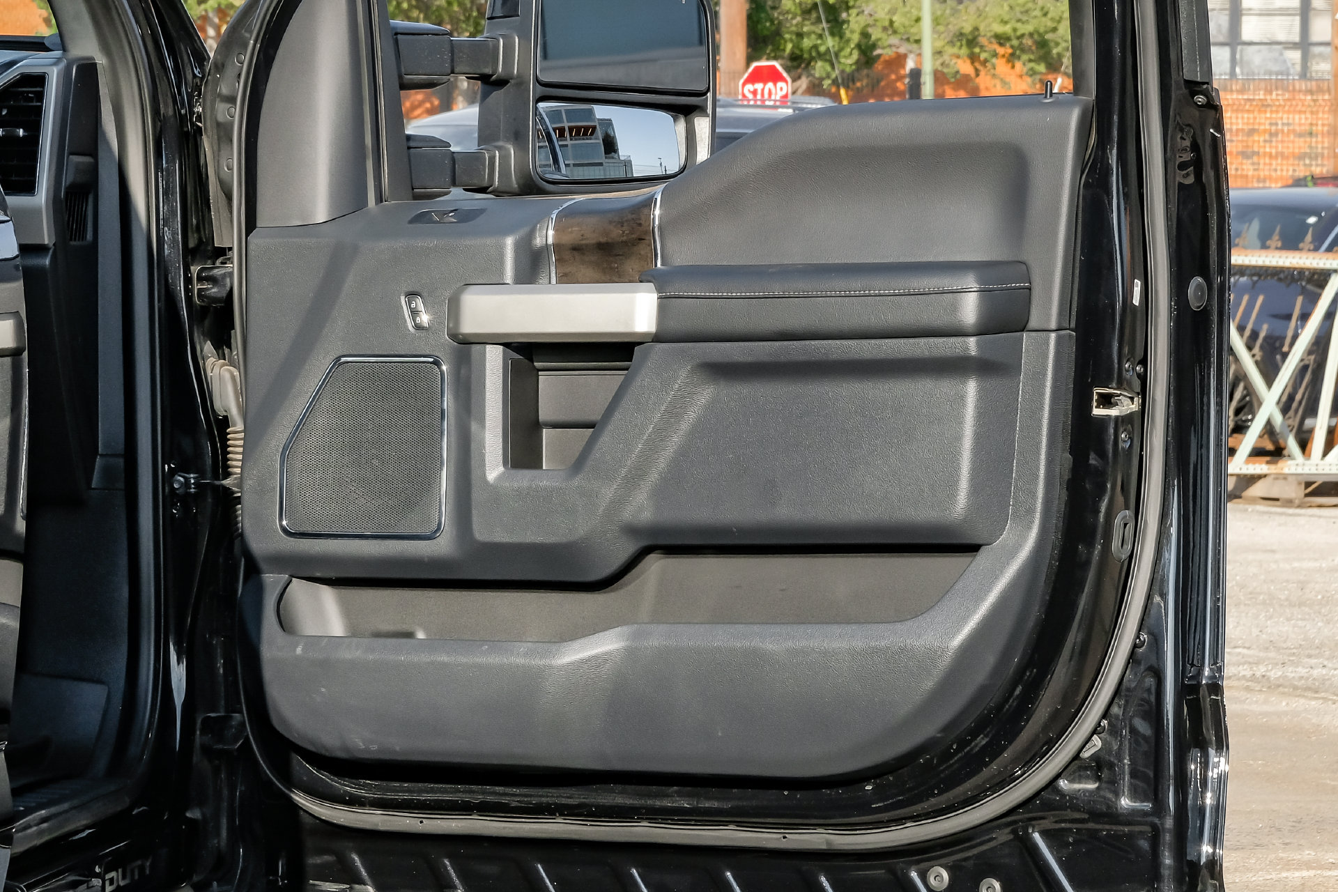 Used 2022 Ford F350 Lariat w/ Black Appearance Package AWD/4WD image 53