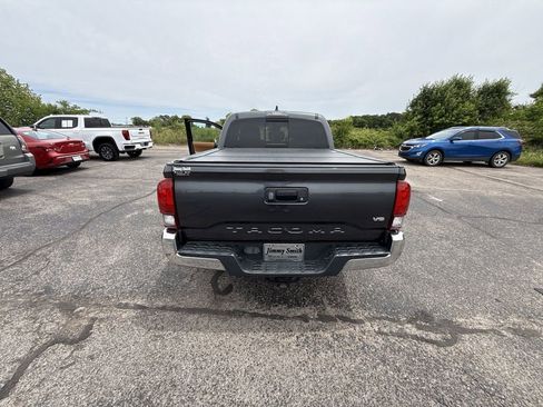 Used 2020 Toyota Tacoma SR5 RWD image 33