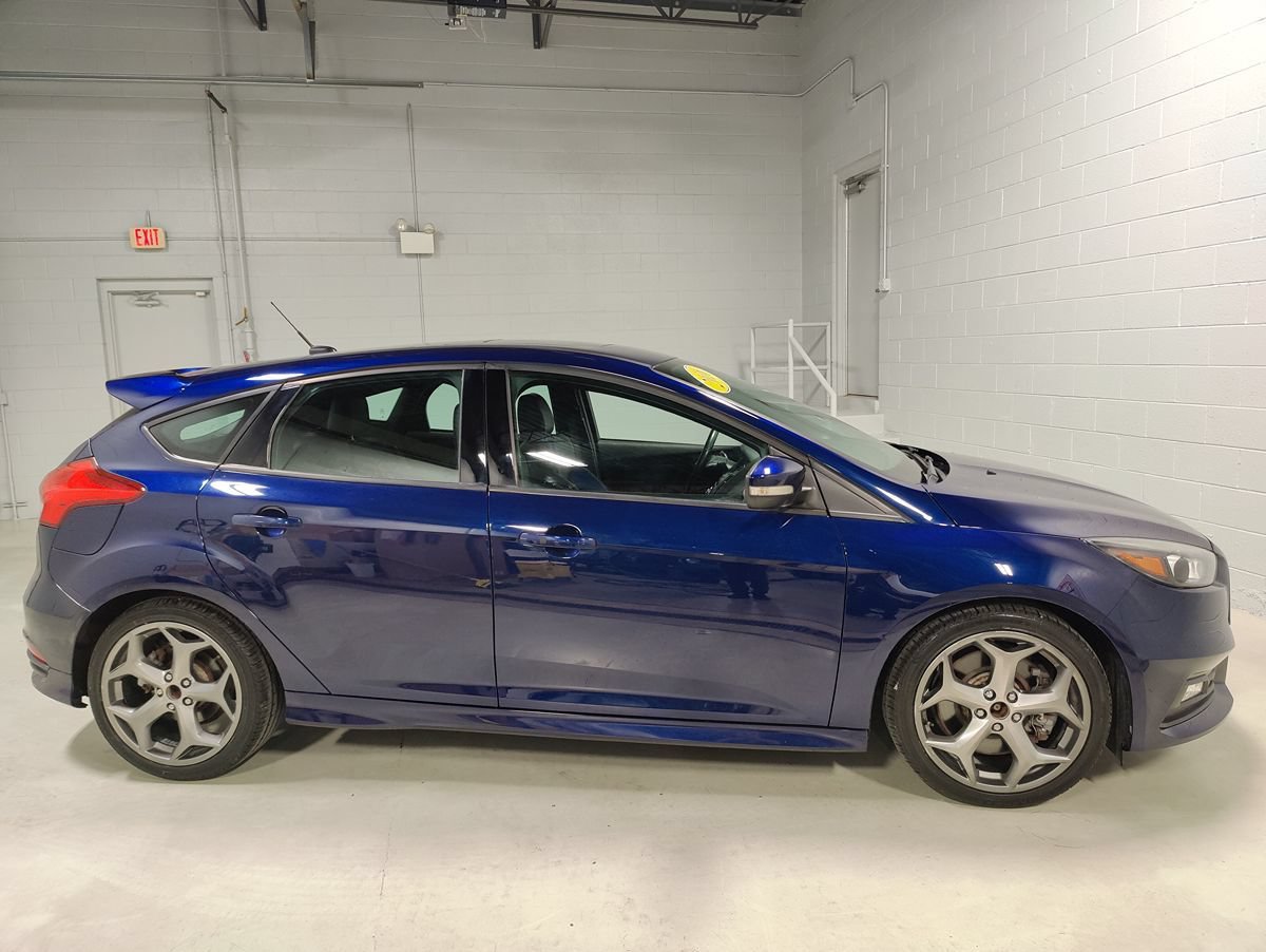 Used 2016 Ford Focus ST w/ Equipment Group 401A FWD image 5