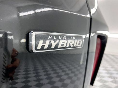 Certified 2025 Ford Escape SE FWD image 8