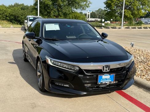Used 2018 Honda Accord Touring image 7