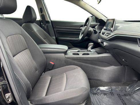 Used 2025 Nissan Altima 2.5 SV FWD image 15