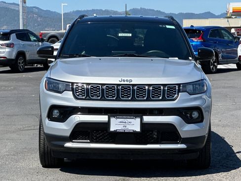 Used 2025 Jeep Compass Limited AWD/4WD image 9