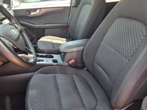 Used 2023 Ford Escape Active w/ Tech Pack #2 AWD/4WD image 3