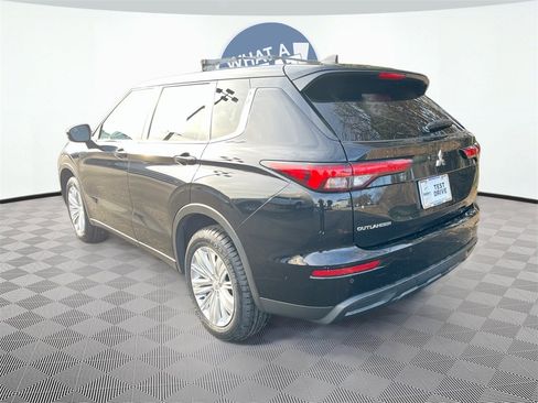 Used 2024 Mitsubishi Outlander ES image 5
