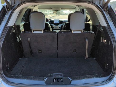 Used 2021 Ford Explorer XLT w/ Equipment Group 202A RWD image 13