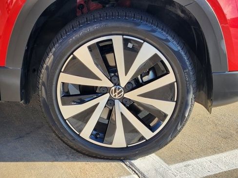Used 2022 Volkswagen Taos SE image 10