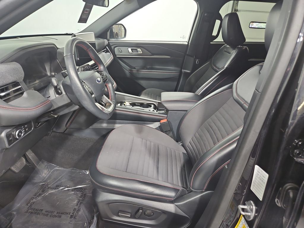 Used 2025 Ford Explorer ST-Line w/ ST-Line Street Pack AWD/4WD image 10
