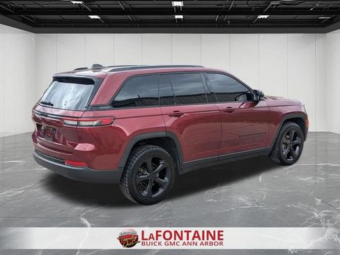 Used 2024 Jeep Grand Cherokee Altitude AWD/4WD image 5
