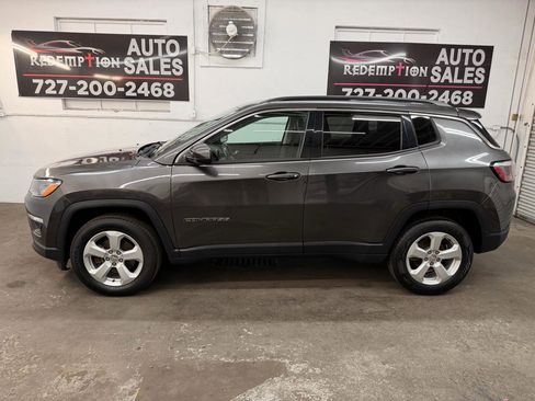 Used 2018 Jeep Compass Latitude w/ Cold Weather Group AWD/4WD image 2