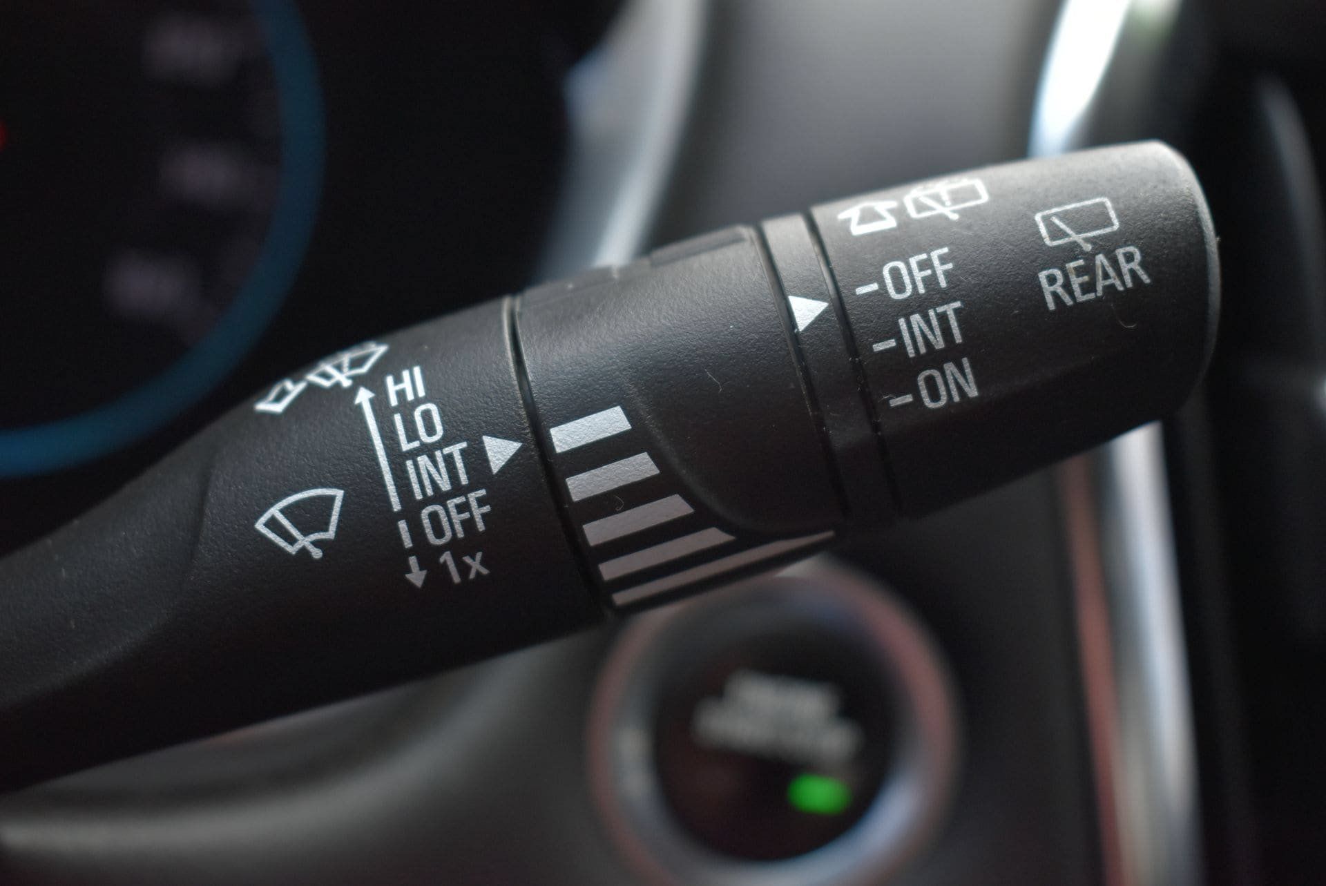 Used 2021 Chevrolet Traverse LT FWD image 24