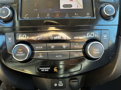 Used 2018 Nissan Rogue SL image 23